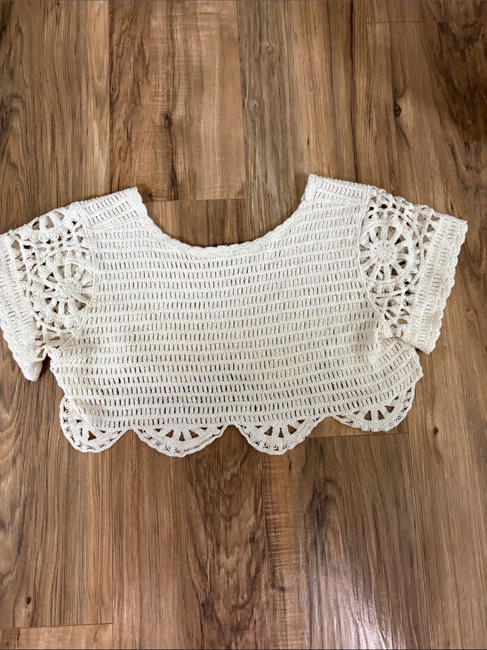 Crochet Scallop-Hem Crop Top - White